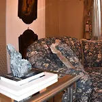 Chateau Connellsville Victorian Era Suite