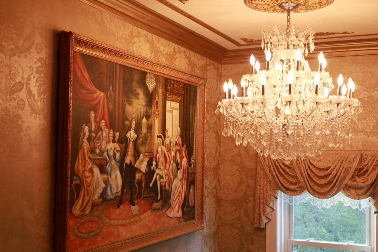 Chateau Victorian Era * Connellsville